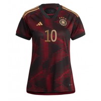 Tyskland Serge Gnabry #10 Bortatröja Kvinnor VM 2022 Korta ärmar
